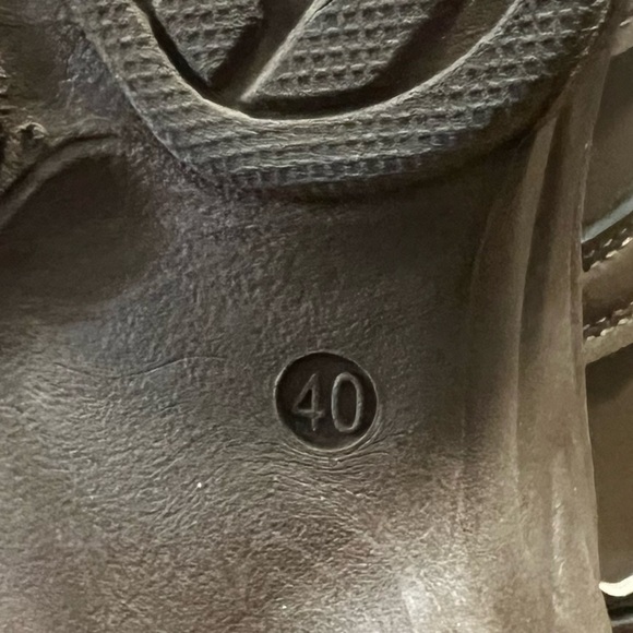 EUC- Worn Once- Thaletic Shoe- Size 40, fit my 7.5 with socks perfectly. No Box - Picture 7 of 9